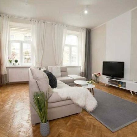 Charming Apartament City Center Тимишоара Екстериор снимка